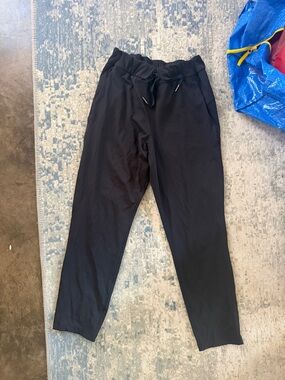 Lululemon On The Fly Pants size 4 black